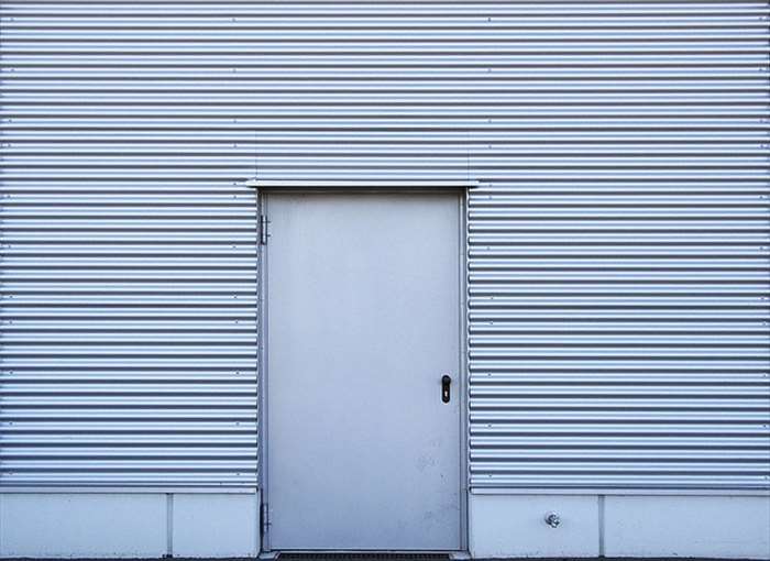 Quelle est la particularité des portes d’entrée en aluminium ?
